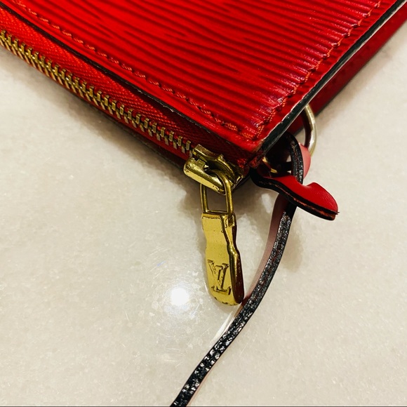 Louis Vuitton Epi Pochette - Picture 4 of 6